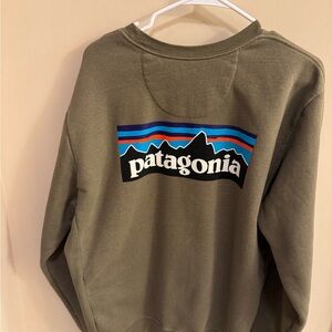 Men’s Patagonia large crewneck sweatshirt